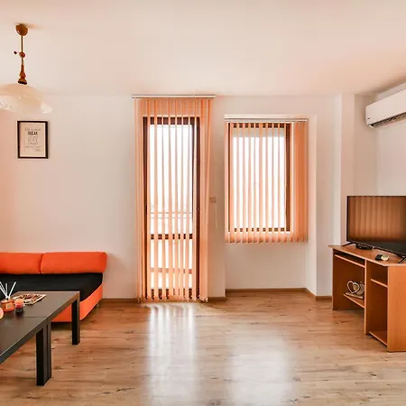 Apartament Thermae, Steps From The Sea With Free Parking