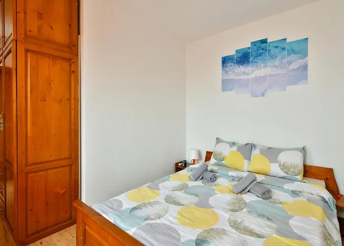 Apartment Thermae, Steps From The Sea With Free Parking Warna