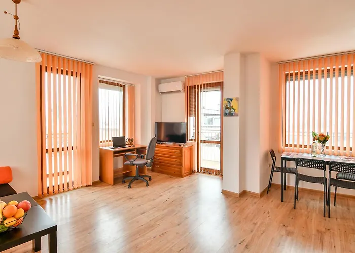 Thermae, Steps From The Sea With Free Parking Apartment Warna