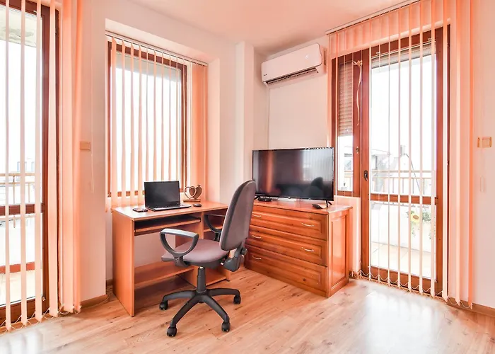 Thermae, Steps From The Sea With Free Parking Апартаменты