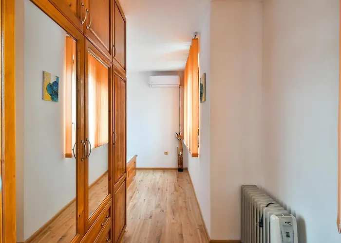 Thermae, Steps From The Sea With Free Parking Апартаменты Варна