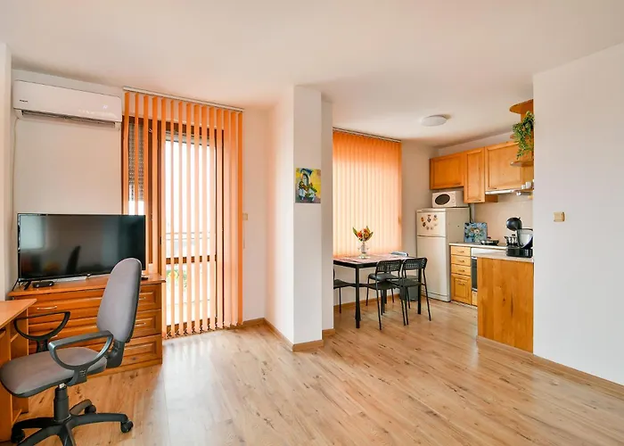 Апартаменты Thermae, Steps From The Sea With Free Parking *